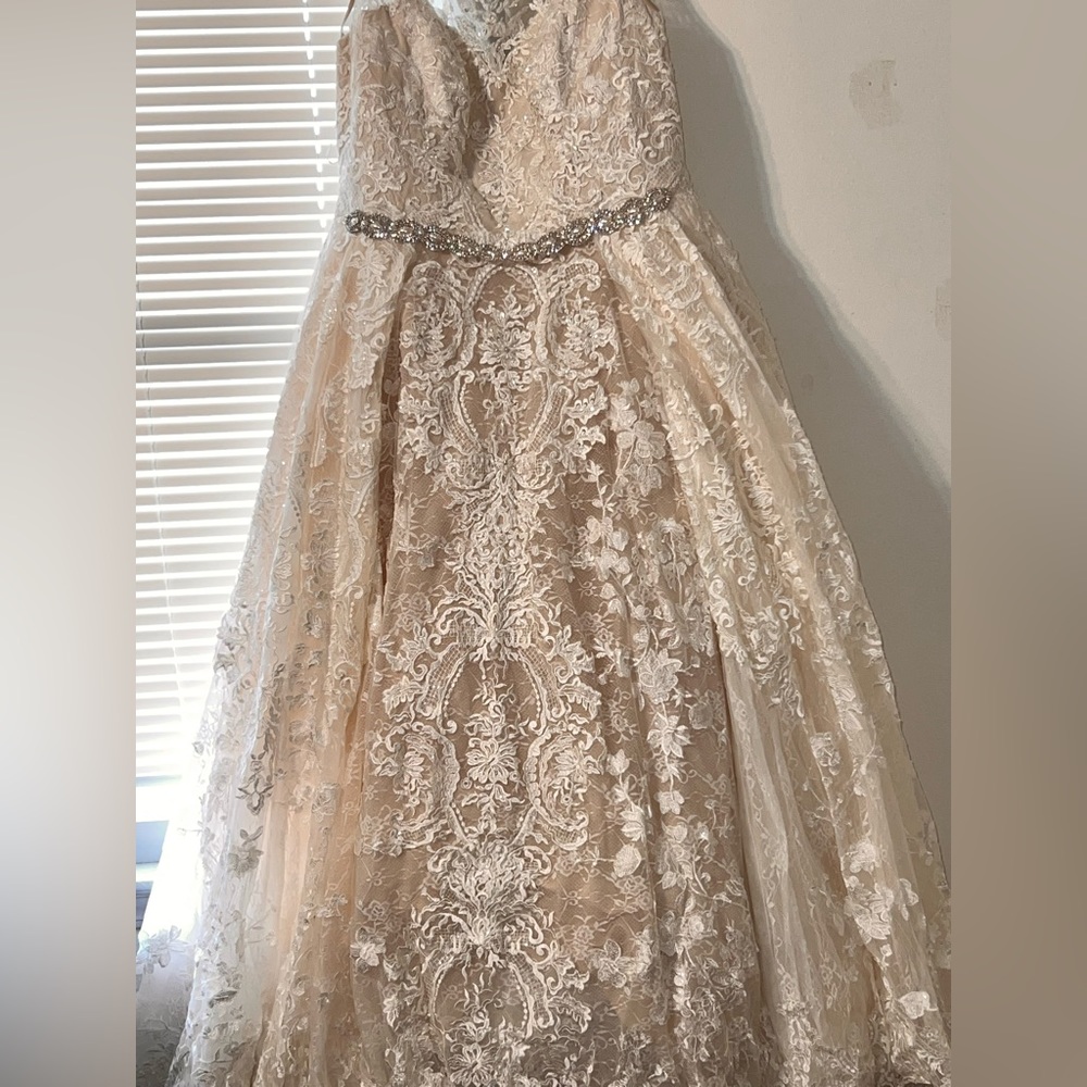 Oleg Cassini wedding dress - Picture 1 of 8